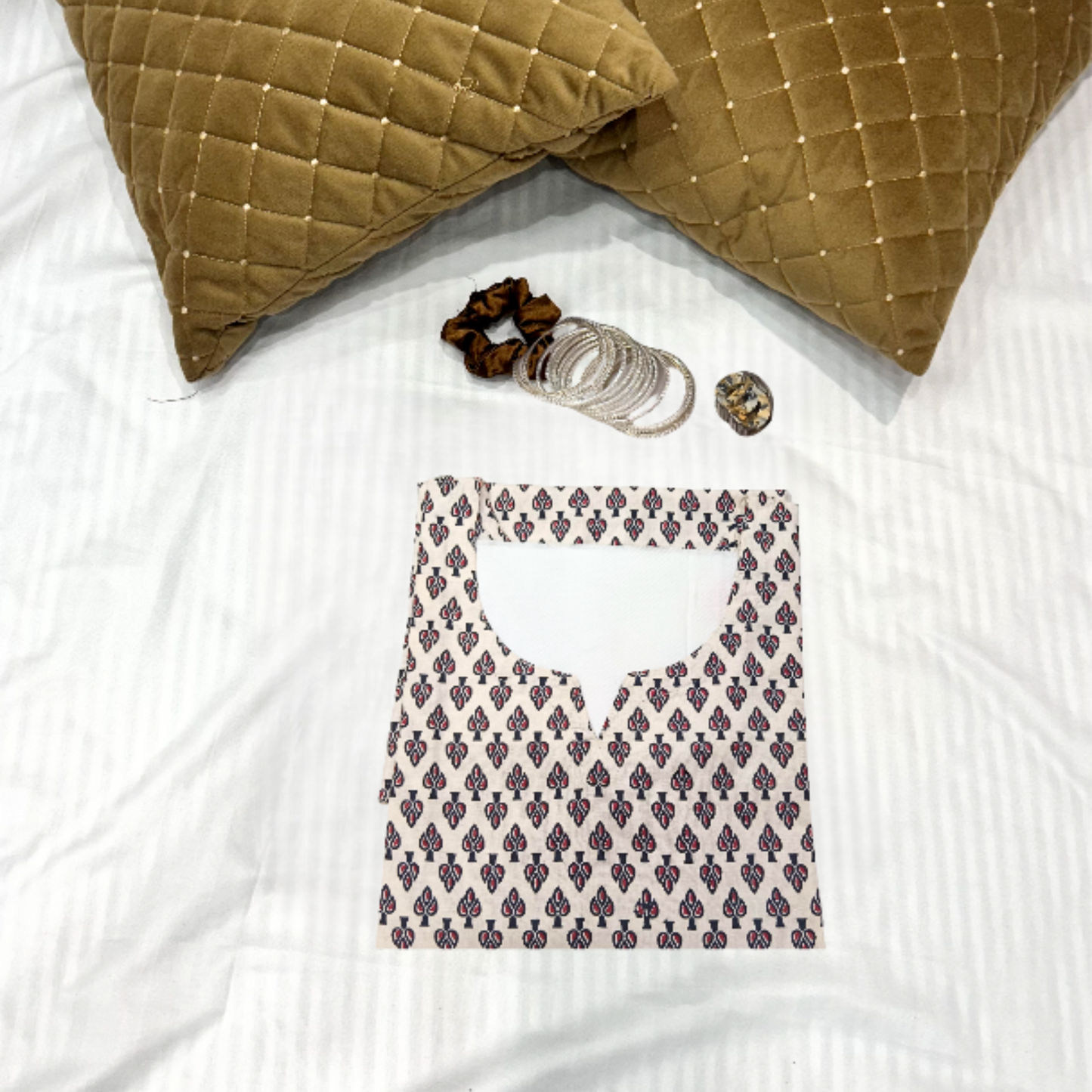 CHANDRIKA Round Neck Full Sleeves Mid Length Kurti