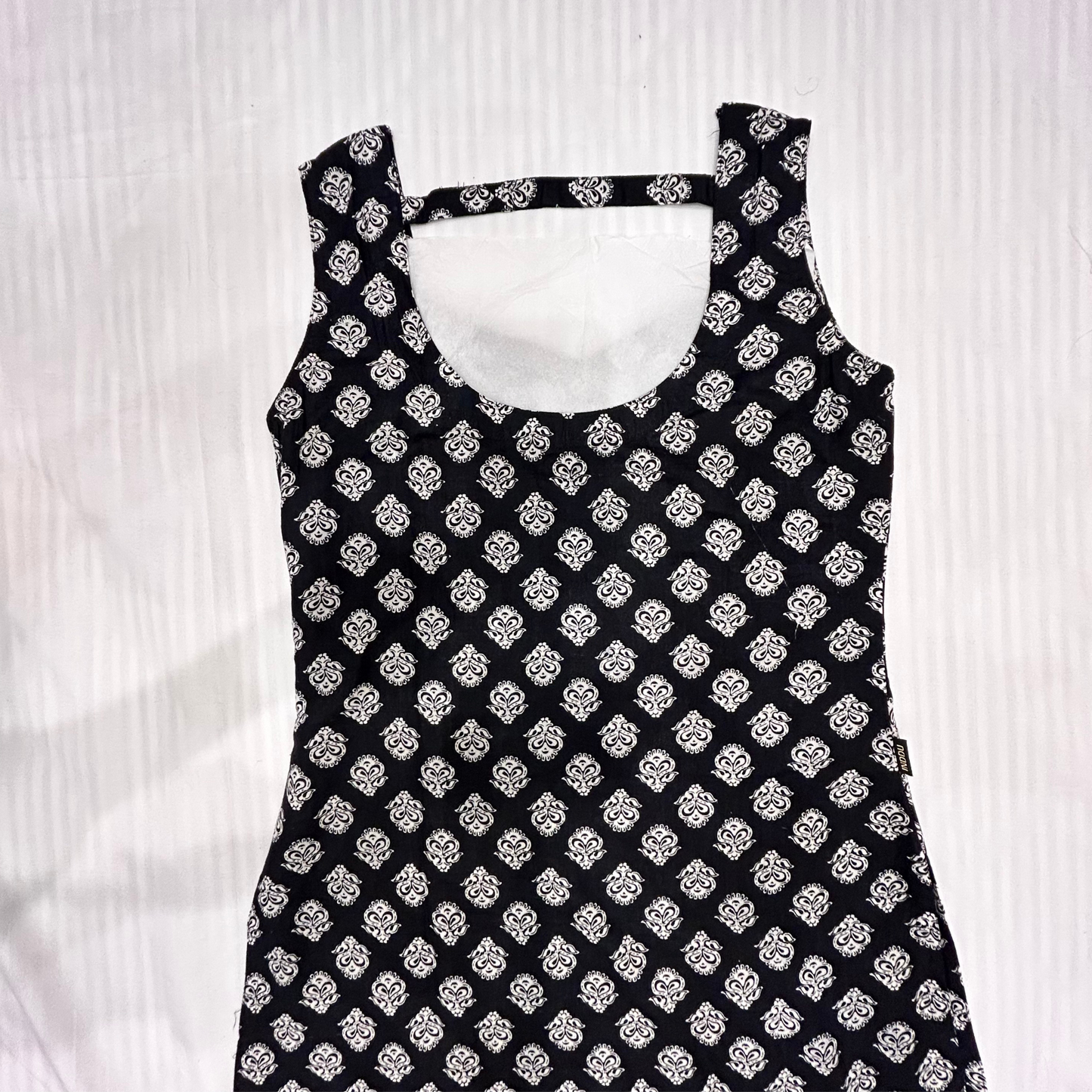 TAMASVI Diamond Neck Sleeveless Long kurti