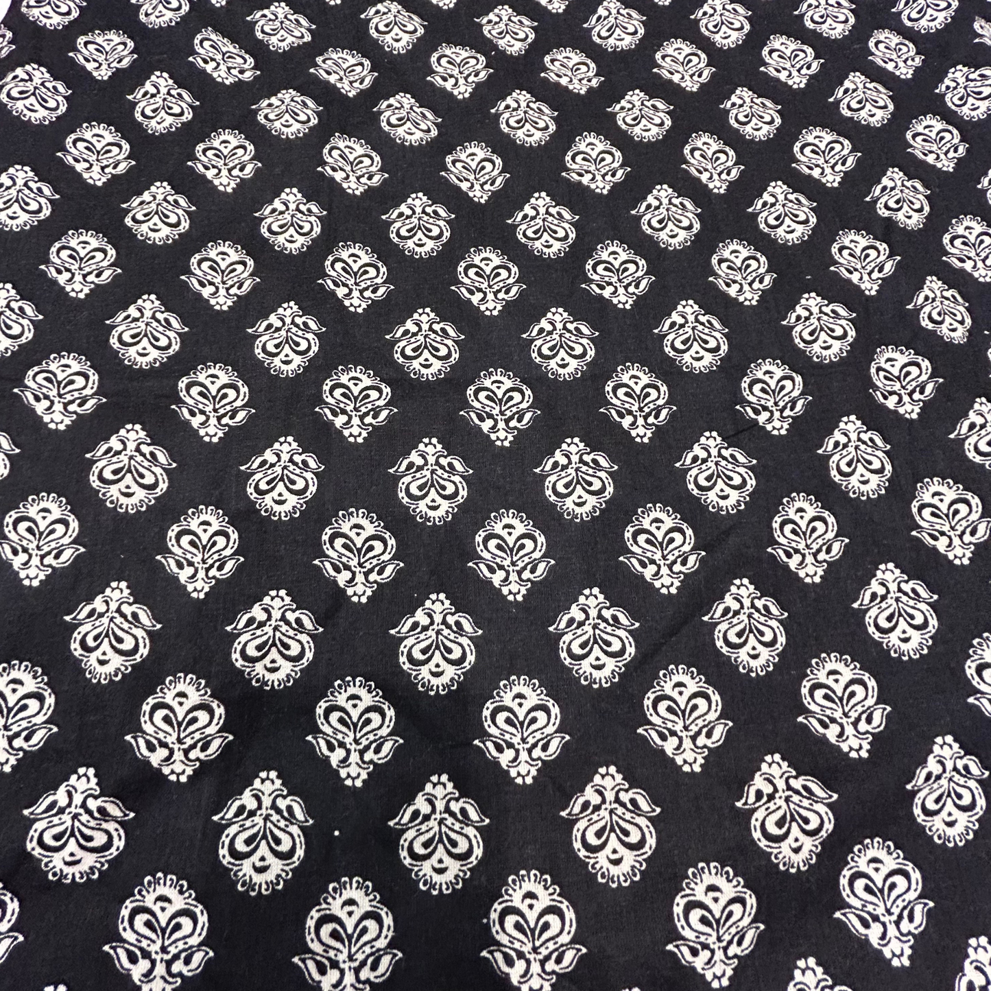 TAMASVI Diamond Neck Sleeveless Long kurti