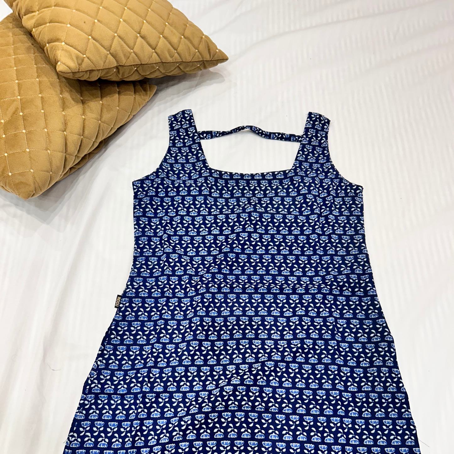 NEELKAMAL VRITI Square Neck Sleeveless Mid Lengh Kurti