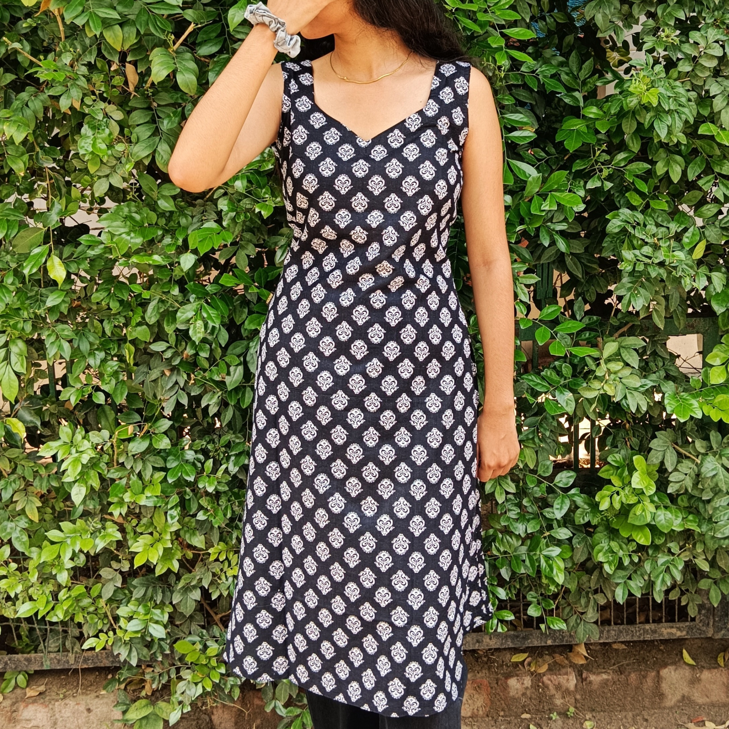 TAMASVI Diamond Neck Sleeveless Long kurti