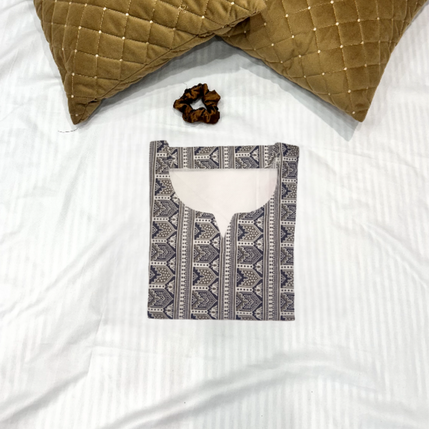 JHAROKA Round Neck Three Quarter Sleeves Short Kurti
