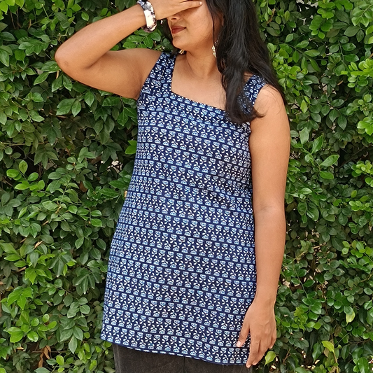 NEELKAMAL VRITI Square Neck Sleeveless Mid Lengh Kurti