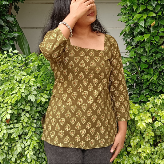 VANYA Square Neck Three Quarter Sleeves Short Kurti